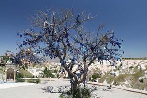 arbre de perles mauvais œil à uchisar, cappadoce photo