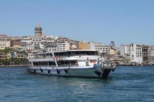 ferry dans la corne d'or photo