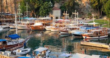 Bateaux dans le port d'Antalya, Turquie