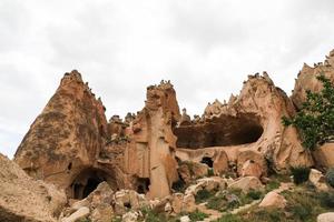 formations rocheuses dans la vallée de zelve, cappadoce photo