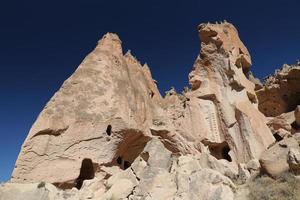 formations rocheuses dans la vallée de zelve, cappadoce, nevsehir, turquie
