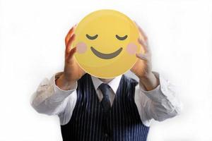 homme d'affaires brandissant un smiley photo