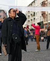 francfort, allemagne - 13 juillet 2019 - un groupe de touristes chinois visite la vieille ville de francfort, allemagne. photo