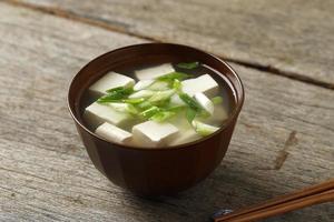 misoshiru ou soupe miso photo