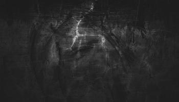 murs sombres effrayants, texture de ciment en béton noir légèrement clair pour le fond. surface sombre grunge paysage panoramique photo