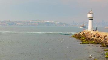 istanbul phare de kadikoy inciburnu feneri. situé dans le bosphore photo