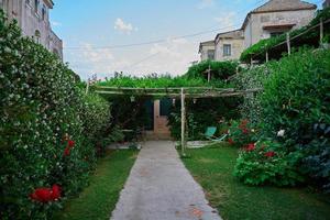 superbe lieu de détente avec banc et magnifique panorama,villa rufolo,ravello, côte amalfitaine, italie, europe photo