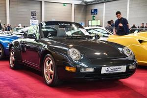 friedrichshafen - mai 2019 porsche noire 911 993 carrera 1994 cabrio à motorworld classics bodensee le 11 mai 2019 à friedrichshafen, allemagne photo