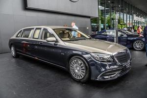 francfort, allemagne - septembre 2019 argent noir nouvelle mercedes-benz maybach s 650 pullman vv 222 , salon international de l'automobile iaa photo