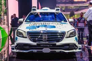 francfort, allemagne - sept 2019 blanc mercedes-benz robo-taxi classe s voiture autonome sans conducteur, iaa international motor show auto exhibition photo