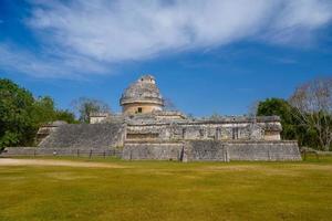 ruines du temple de l'observatoire el caracol, chichen itza, yucatan, mexique, civilisation maya photo