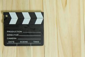 ardoise de film sur bois pour le contenu du film. photo