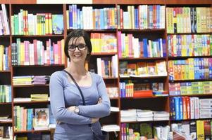 femme à la bibliothèque photo