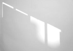 effet de superposition d'ombre naturelle de fenêtre sur fond de texture blanche, pour la superposition sur la présentation du produit, la toile de fond et la maquette photo