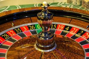 roulette de table de jeu du casino d'élite photo