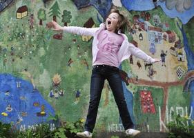 fille heureuse en plein air photo