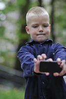 jouer à des jeux vidéo en plein air photo