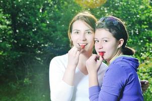 groupe d'adolescentes en plein air photo