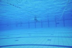 piscine sous l'eau photo