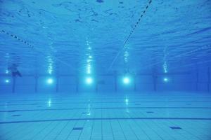 piscine sous l'eau photo