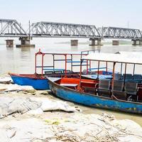 ganga vu dans garh mukteshwar, uttar pradesh, inde, la rivière ganga est considérée comme la rivière la plus sacrée pour les hindous, une vue de garh ganga brij ghat qui est un lieu religieux très célèbre pour les hindous photo