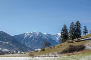 paysage de montagne avec de la neige photo