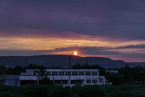 coucher de soleil ou soleil pont soleil nuages matin soir heure d'or photo