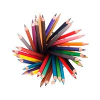 crayons de couleurs dans un panier photo