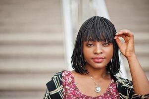 portrait en gros plan d'une belle femme afro-américaine. photo