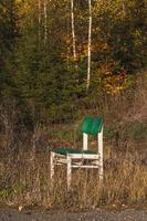 chaise unique dans la nature photo