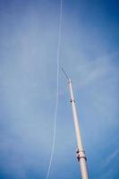 antenne avec ciel bleu photo