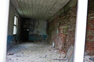 intérieur industriel d'une ancienne usine abandonnée. photo