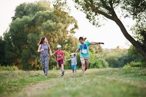 jeune famille heureuse photo