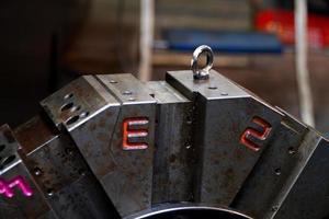 boulons à oeil pour tours à tourelle dans les usines de fabrication de pièces de véhicules électriques, concept d'ingénierie photo