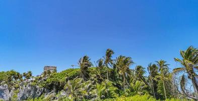 ruines antiques de tulum site maya temple pyramides artefacts paysage marin mexique. photo