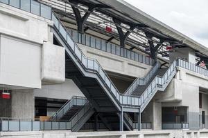 station de métro aérien moderne en construction. photo