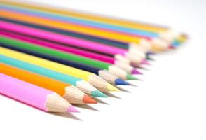 ensemble de dessin crayons multicolores avec espace copie
