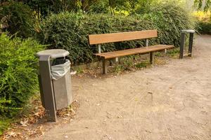 banc de parc dans le parc photo