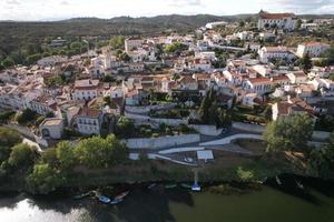 vue aérienne par drone de constancia dans le quartier de santarem, portugal photo