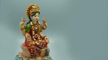 dieu hindou indien laxmi mata image hd sur fond blanc photo