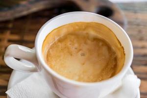 Close up of white tasse de cappuccino sur table photo