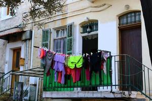 Haïfa Israël 12 juin 2020 . petit balcon sur le devant de l'immeuble. photo