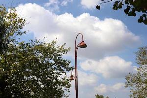 une lanterne pour éclairer l'espace la nuit. photo