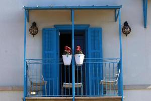 Haïfa Israël 12 juin 2020 . petit balcon sur le devant de l'immeuble. photo