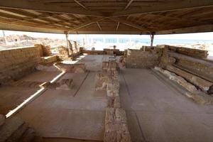 césarée israël 21 novembre 2019. les ruines d'une ancienne ville sur la mer méditerranée en israël. photo