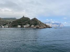 paysage marin avec vue sur cagoule. Crimée photo