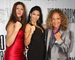 los angeles, 23 juil - carolin von petzholdt, crystal santos, ursel walldorf à la première du boom boom girls of wrestling au théâtre indépendant du centre-ville le 23 juillet 2015 à los angeles, ca photo