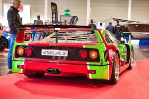 friedrichshafen - mai 2019 rouge vert ferrari f40 1989 à motorworld classics bodensee le 11 mai 2019 à friedrichshafen, allemagne photo