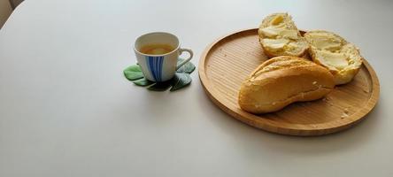 petit-déjeuner avec les parents et café avec des grains sélectionnés photo