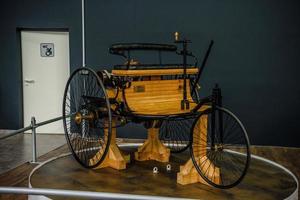 sinsheim, allemagne - mai 2022 benz patent motor car model 1 1886 photo